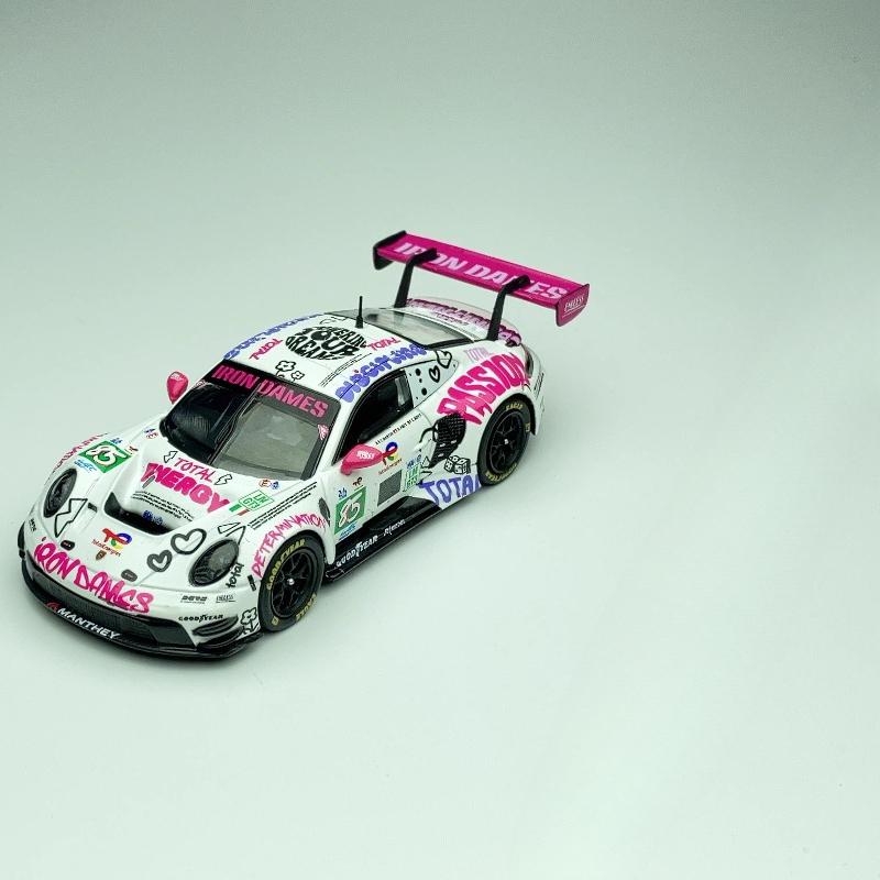 AABKQ1 Spark 1:64 Porsche 911 GT3 R 2025 Le Mans Iron Lady Die-Cast Modellauto