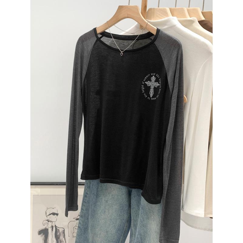 Women's Retro Color Block Crew Neck Long Sleeve Cross Print T-shirt for Autumn/Winter