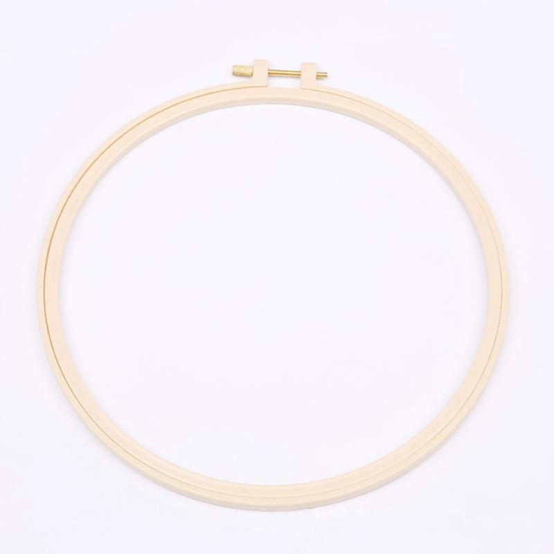 DIY-startpakket voor gestempeld borduren met bloemen- en plantenpatroon, borduurstof, gekleurd garen en gereedschap.