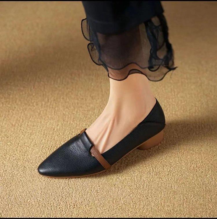

French retro pointed head color matching light mouth single shoes spring new low heel super soft grandma shoes temperament small leather shoes 35 чёрный