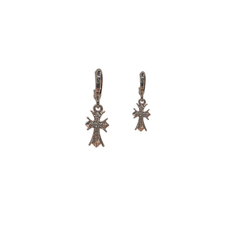 Evropská a americká móda Náušnice s křížkem ze stříbrné jehly – Špičkový nikový design pro ženy