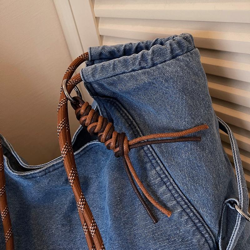 Denim Hobo Tas met Gevlochten Touw Handvat Stijlvolle Dames Schoudertas voor Casual Kleding en Stranduitjes