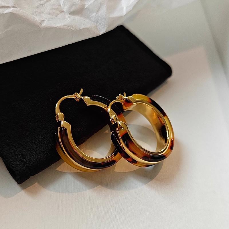 Simple retro acetic acid board geometric round ear buckle women s niche design sense new Chinese temperament personalized versatile earrings