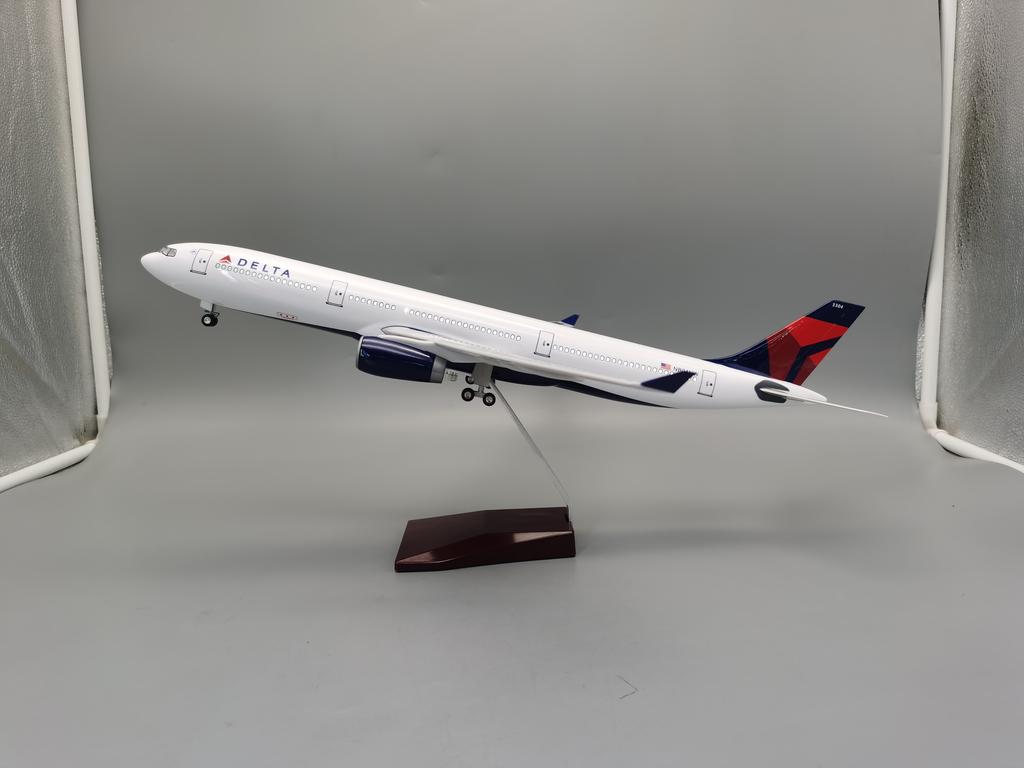 Display Plane 47CM 1/135 Scale Model Diecast Resin Airplane Airbus A330 Delta Airline Airways With Light Wheel Collection