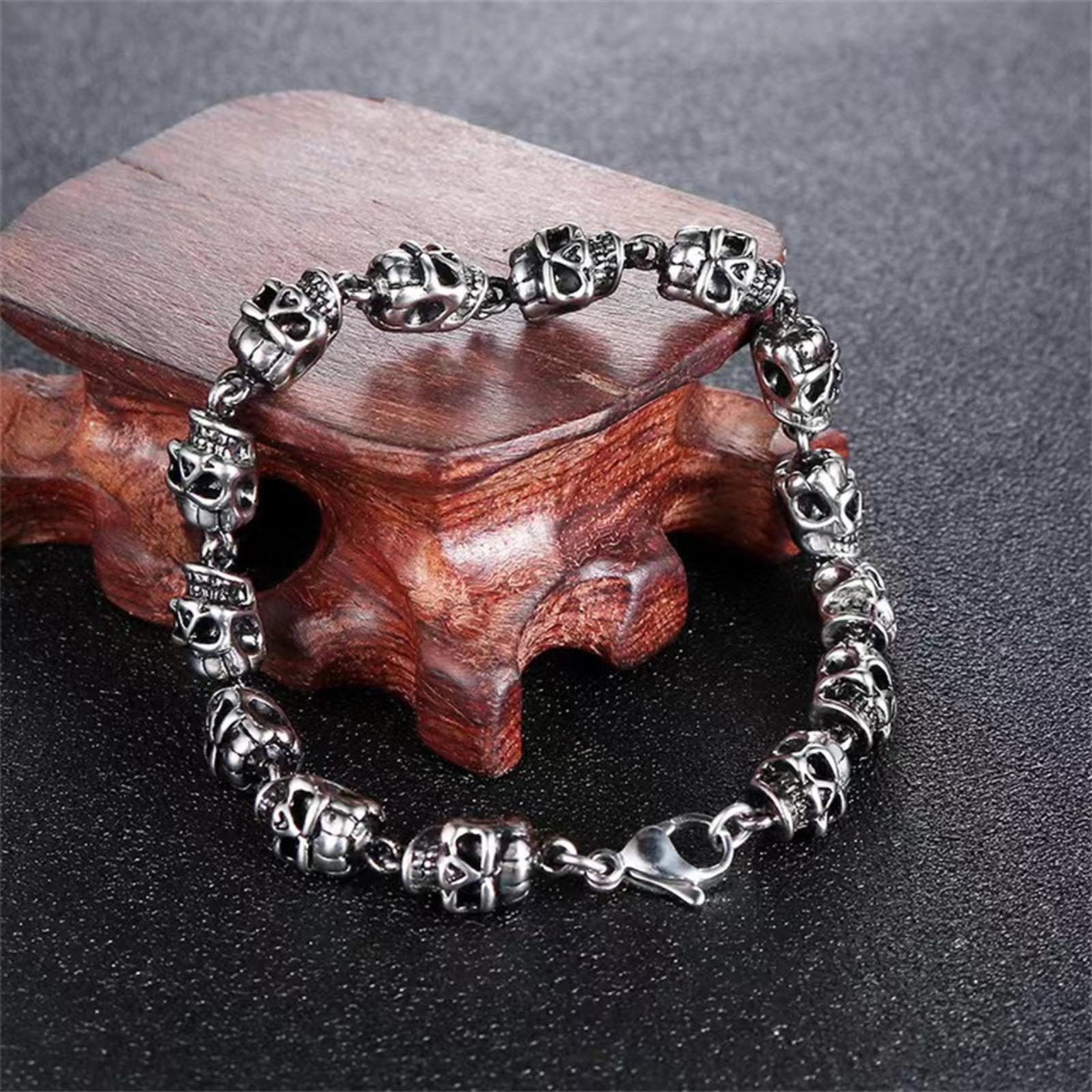 

Fashionable Vintage Bracelets: Trendy Accessories One Size