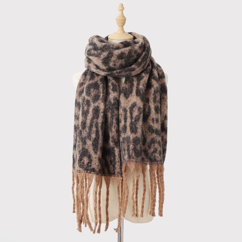 Autumn and Winter New Retro Leopard Print Fringed Scarf Women's Warm Versatile Shawl High-end Fashion Fringed Scarf