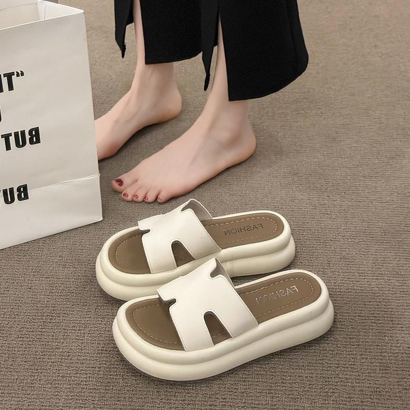 With skirt fashion super fire casual stepping on shit feeling beach one-word drag women summer wear 2025 new thick bottom cool slippers