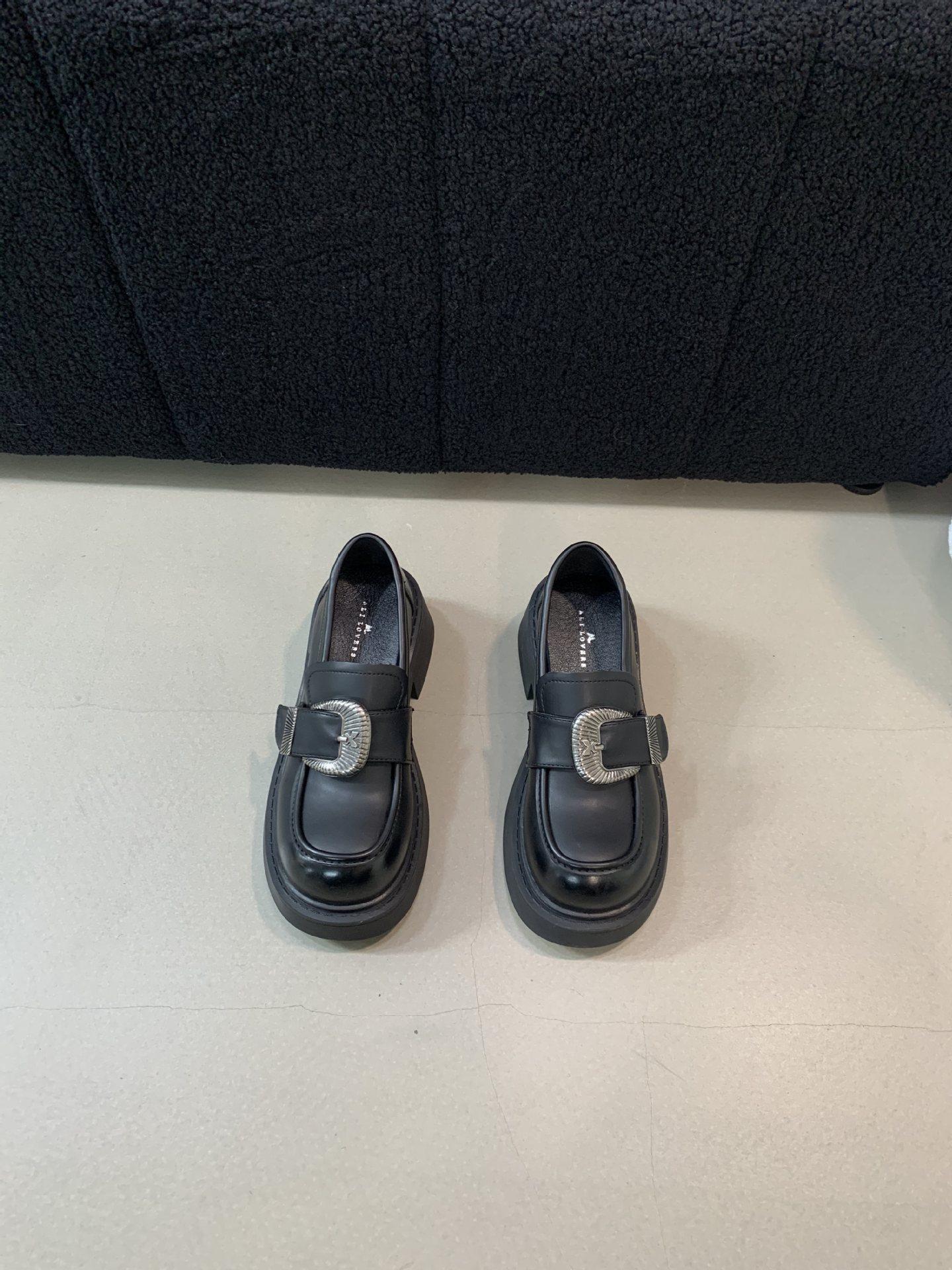 

Platform British style small leather shoes women s shoes 2025 new autumn black big head shoes one pedal loafers 35