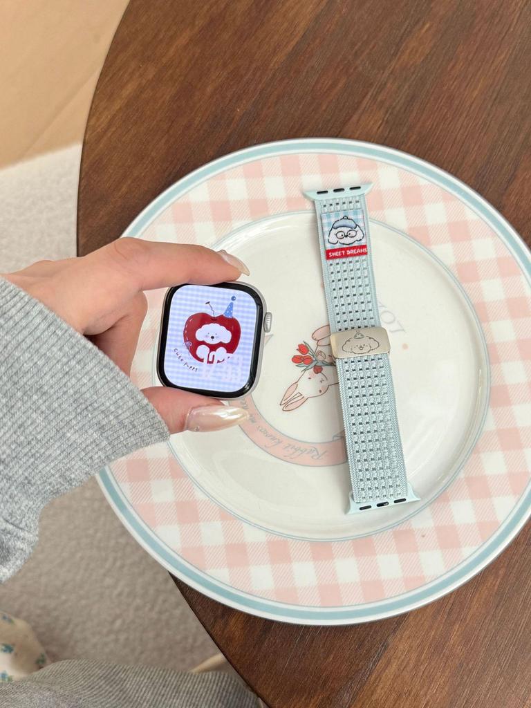 Apple Watch Serie 10 & Ultra Armband: Atmungsaktiv, Magnetverschluss, Welpendesign