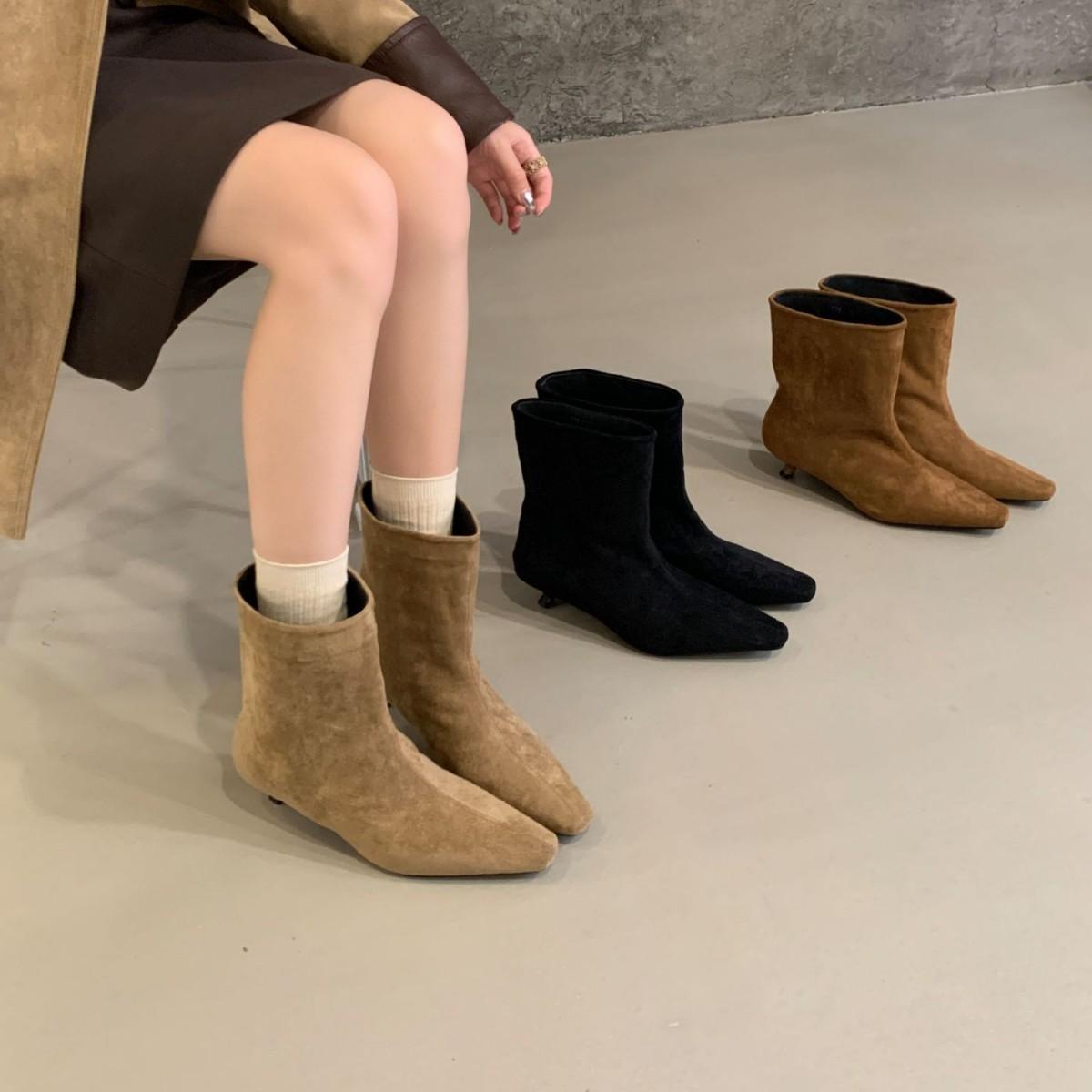 

2025 winter new round head suede thin short heel thin fashion Martin women s short boots 39 чёрный