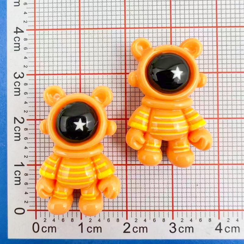 Cartoon Astronaut Resin Accessories: Handmade Hair Clips, Phone Chains, Keychains, and Pendant Ornaments.