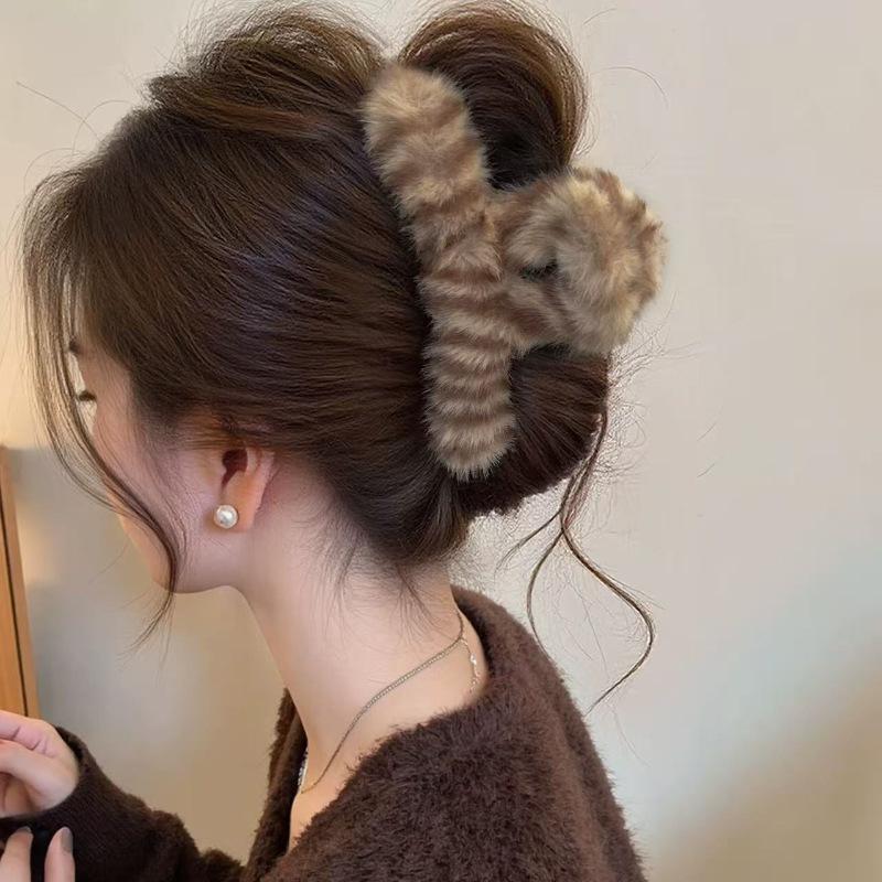 Plush Hair Clip Autumn Winter Woman Hair Accessories Large Shark Clips Fashion Girls Headwear Korean Female Headdress