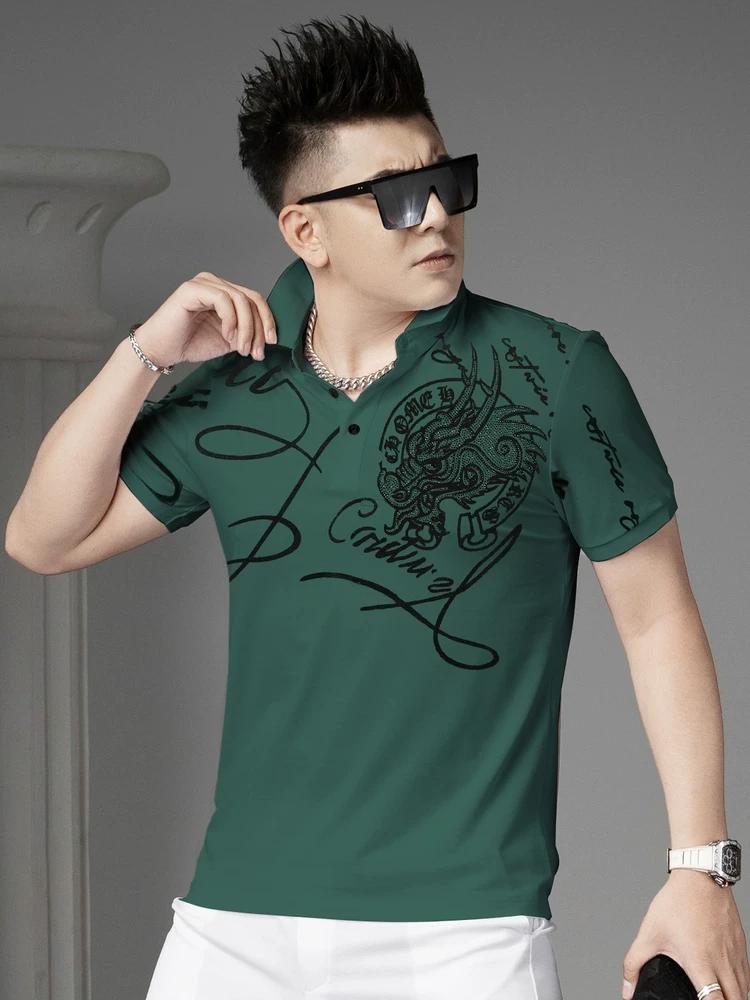 

European Station 2025 Summer New Short Sleeve Polo Shirt Men s Trendy Casual Top with Flocking Print and Rhinestone T-Shirt 4XL зелёный