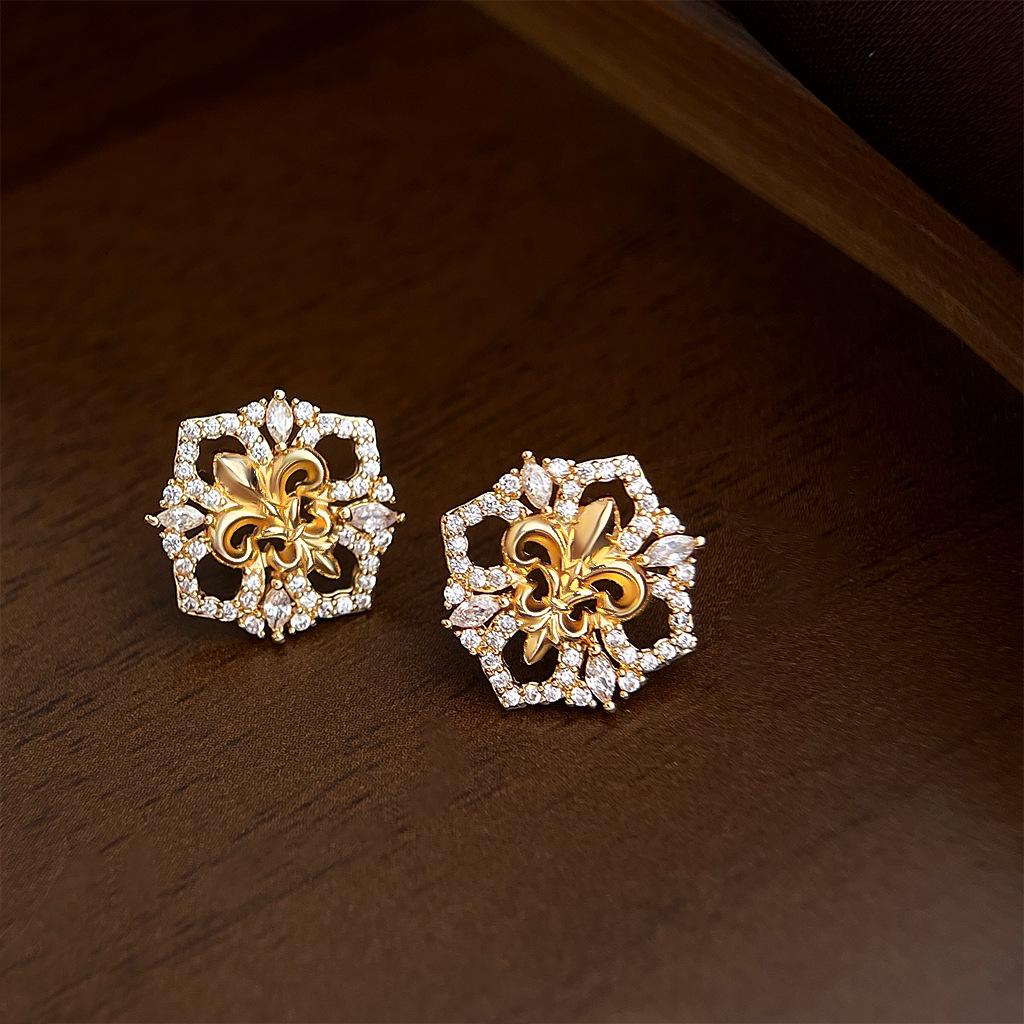 Vintage French-Style Iris Openwork Zircon Earrings - Luxurious, Versatile, High-End Women's Jewelry