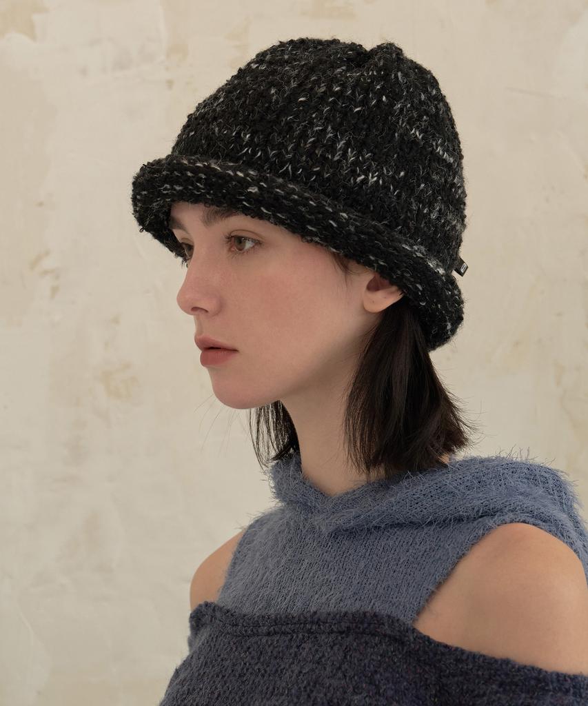 Bajal Va Square Long Label Roll-Up Beanie Black