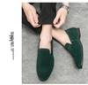 Mocassini da Uomo in Pelle Scamosciata Slip-On con Tacco Nascosto, Punta Affusolata in Pelle Stile Britannico.