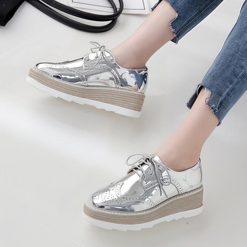Брок Вырезанные Маленькие Кожаные Туфли На Шнуровке Туфли-Маффины На Танкетке Одинарные Туфли Повседневный Студенческий Стиль Британский Стиль HZB-2931-9 34 серебряный 3389₽