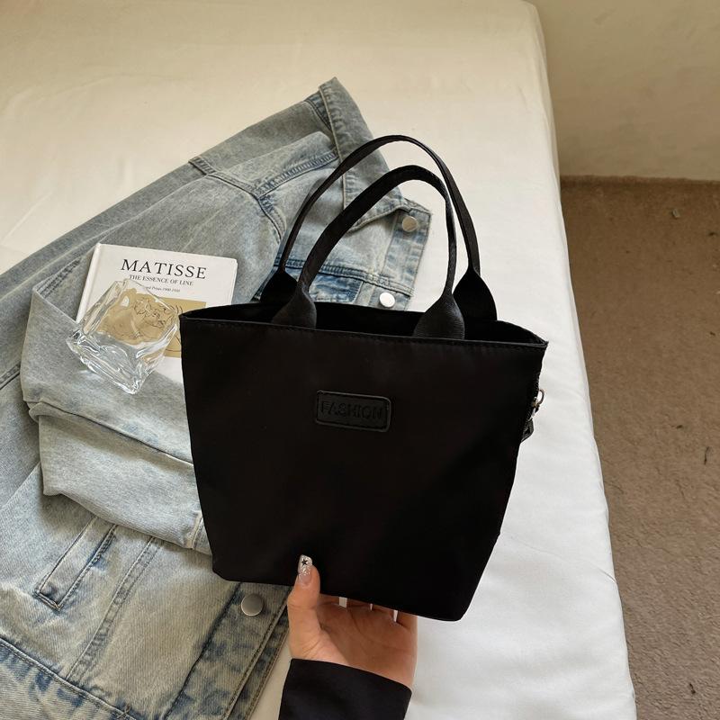 Casual shoulder messenger bag New mobile phone small square bag Shopping handbag Lightweight anti-splashing nylon bag