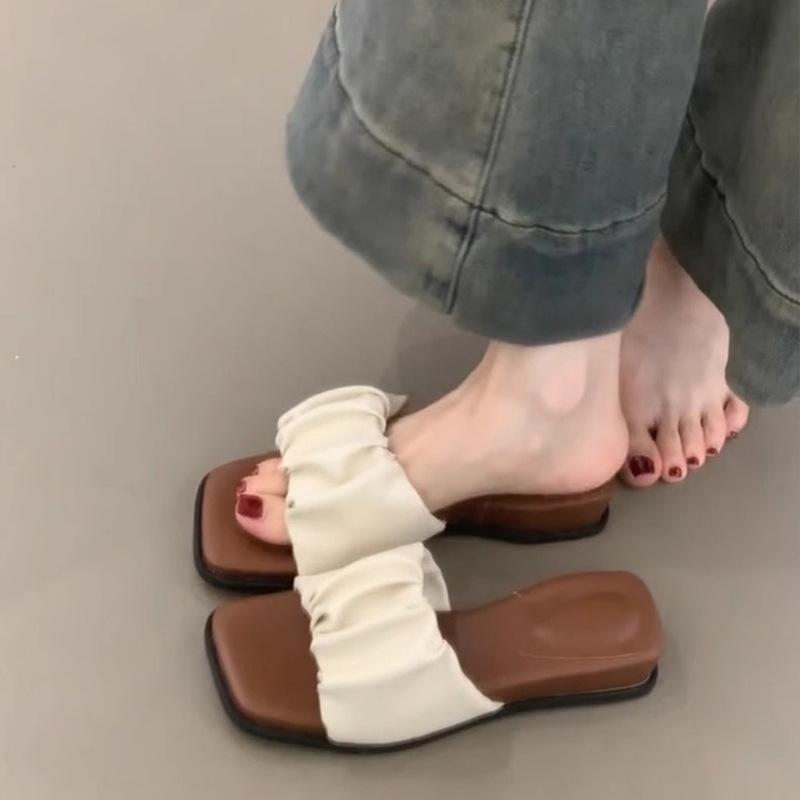 Summer foreign French wear cloud 2025 new with skirt pleated thick bottom one-word slippers women gentle cool slippers women