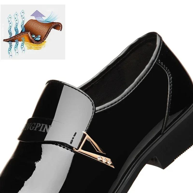 2024 Läderskor för Män Lackläder Herr Casual Oxford Skor Mockasin Glitter Herrskor Designer Business Casual Skor