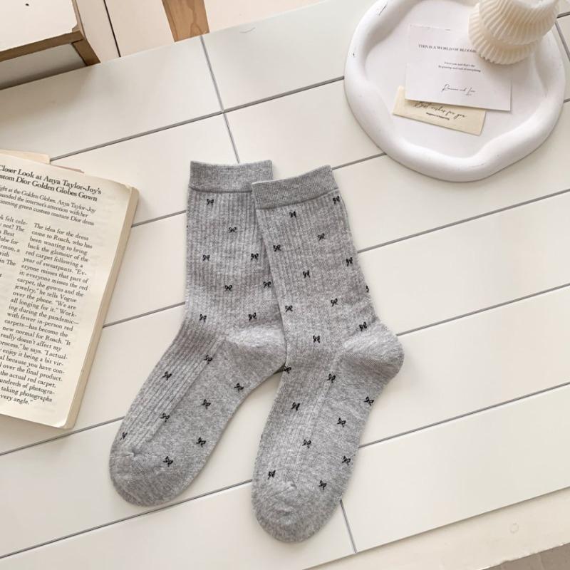 Autumn and Winter Retro Bow-tie Micro-pressure Mid-calf Women's Socks Are Versatile for Outerwear and Boneless Pile Socks