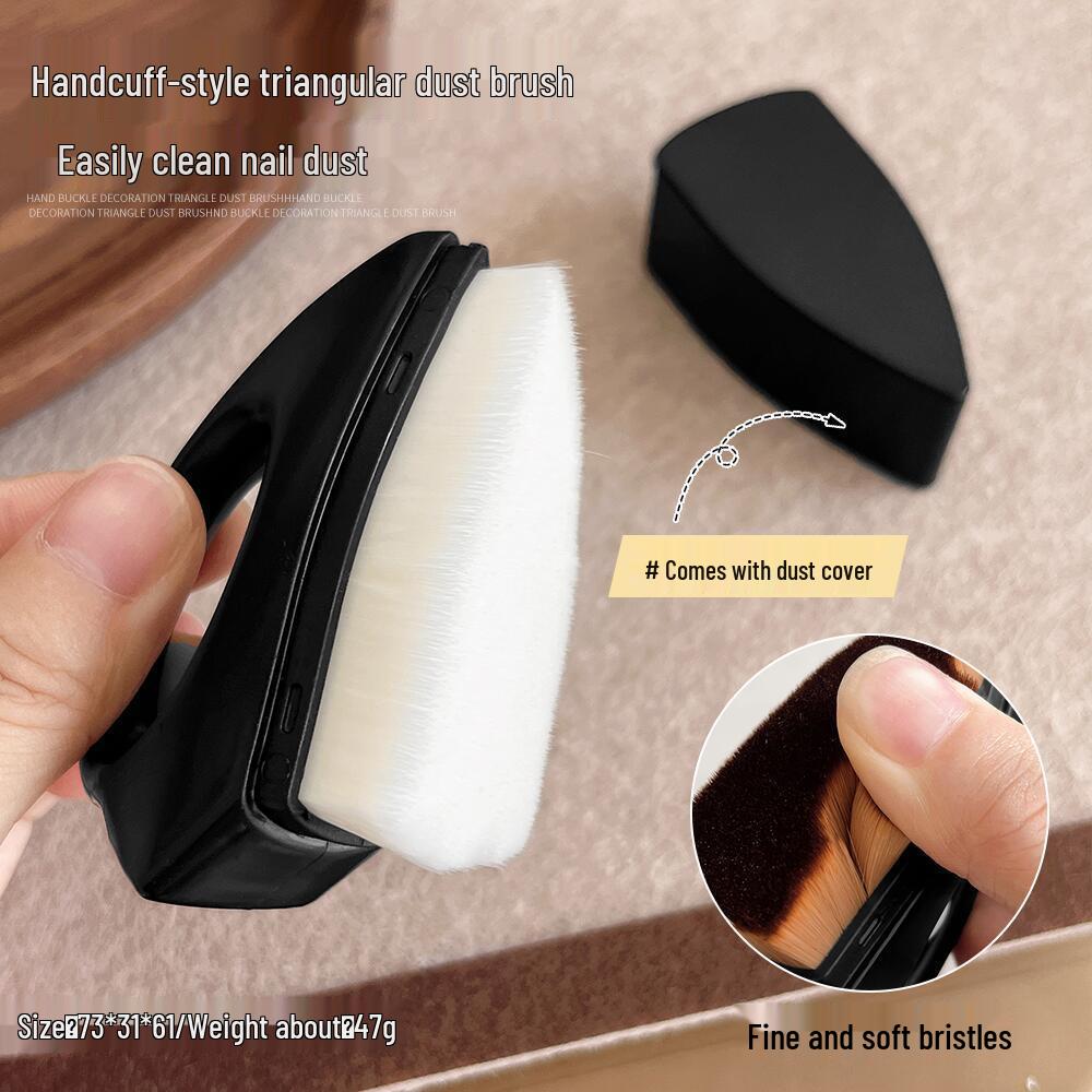 

Треугольная ручная щетка для удаления пыли и кутикулы с ногтей