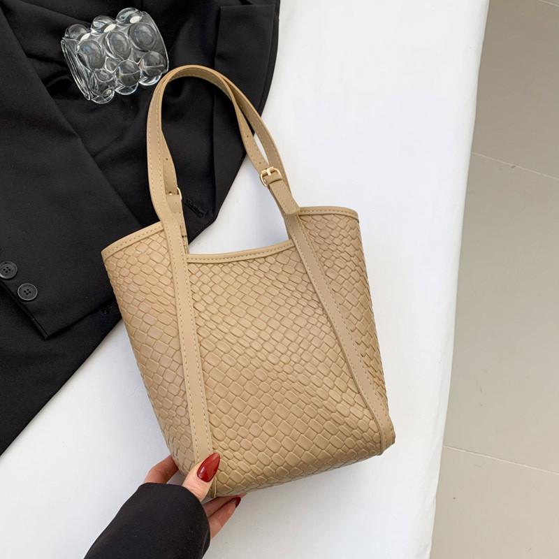 Stylish Retro Single Shoulder Bucket Bag Spacious Designer Handheld Tote For Women