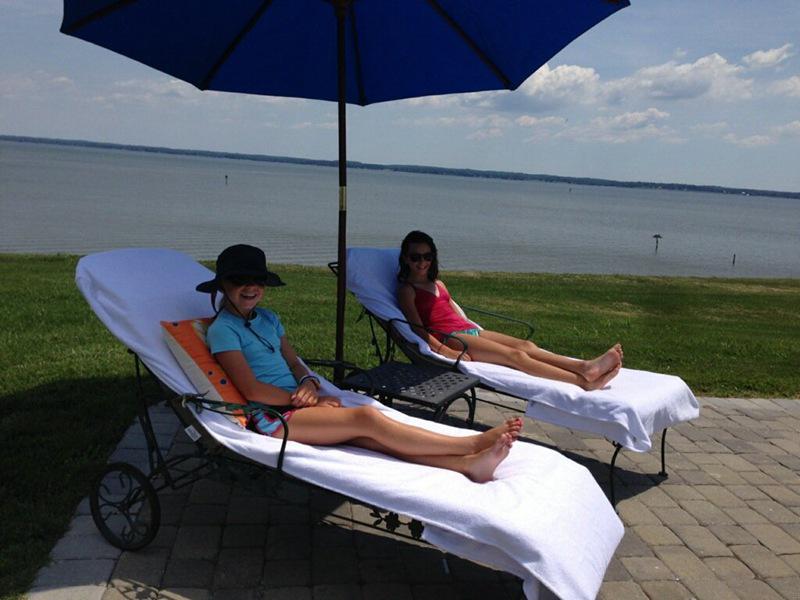 Biały bawełniany ręcznik plażowy na leżak - 320 GSM