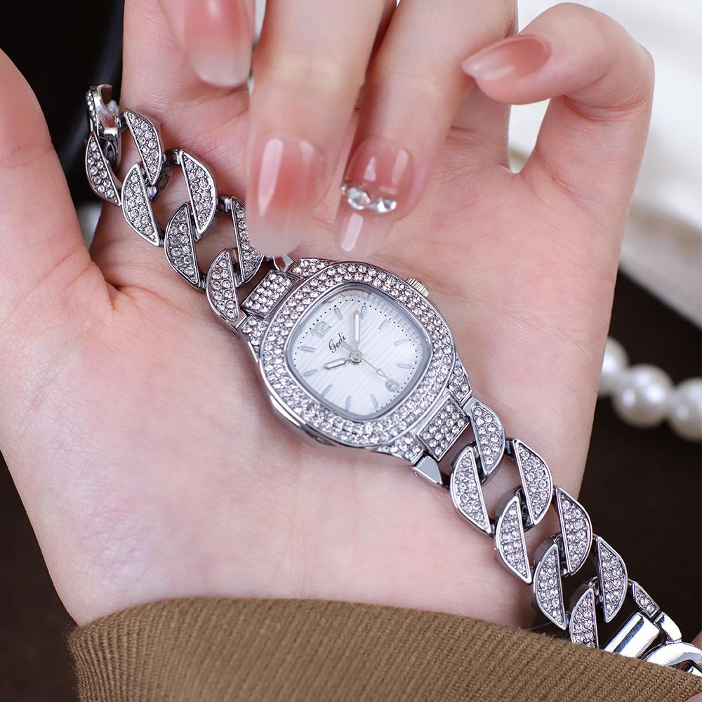 Light Luxury Exquisite Full Diamond Bracelet Watch Women'S Fashion Trend Shiny Gypsophila Personality Quartz Watch
