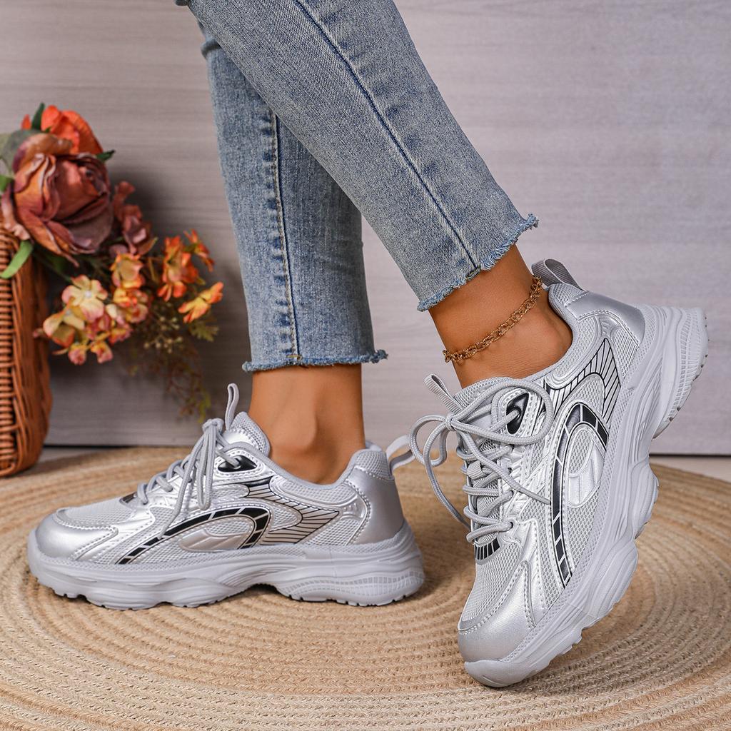 Four Seasons new breathable mesh thick sole inner height increase small sports leisure silver dad shoes