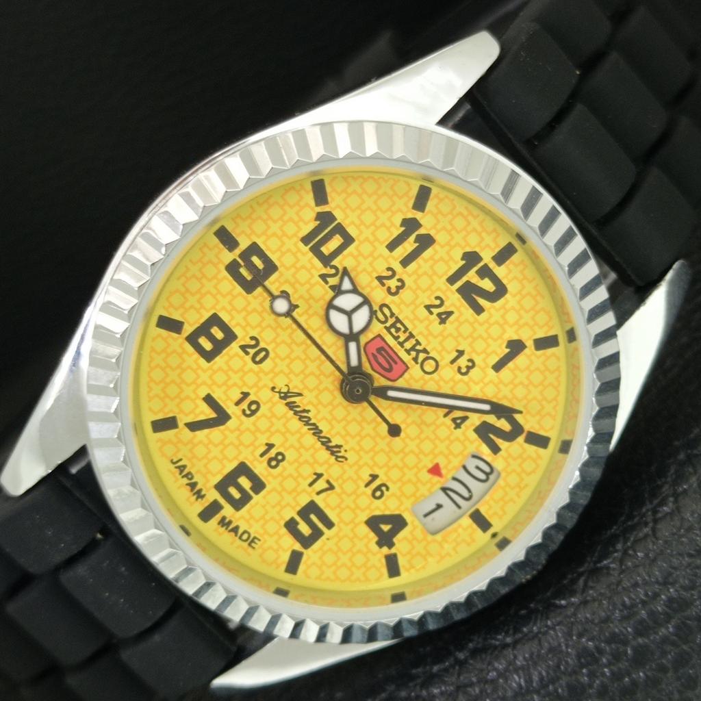 VINTAGE SEIKO 5 AUTOMATIC REFURBISHED JAPAN MENS YELLOW DIAL WATCH a443965-1