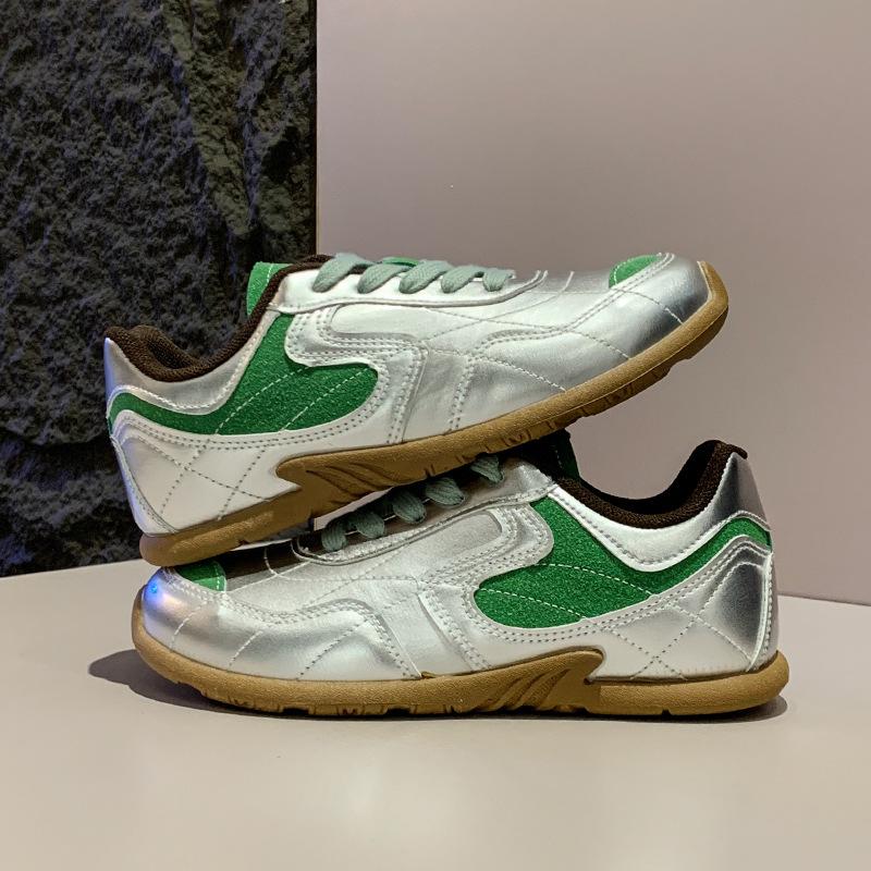 2025 Herbst neue ins Koreanische Version atmungsaktive kleine weiße Schuhe weibliche Studenten Plateau vielseitig lässige Sport-Board-Schuhe F12