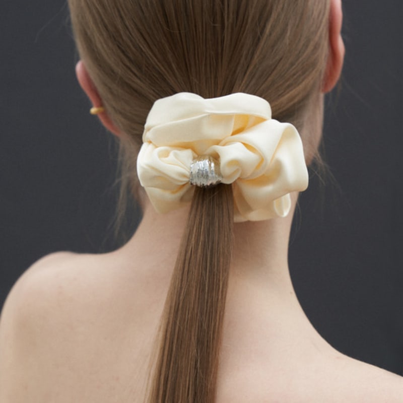 Cotoit Shell Satin Hair Scrunchie_Ivory