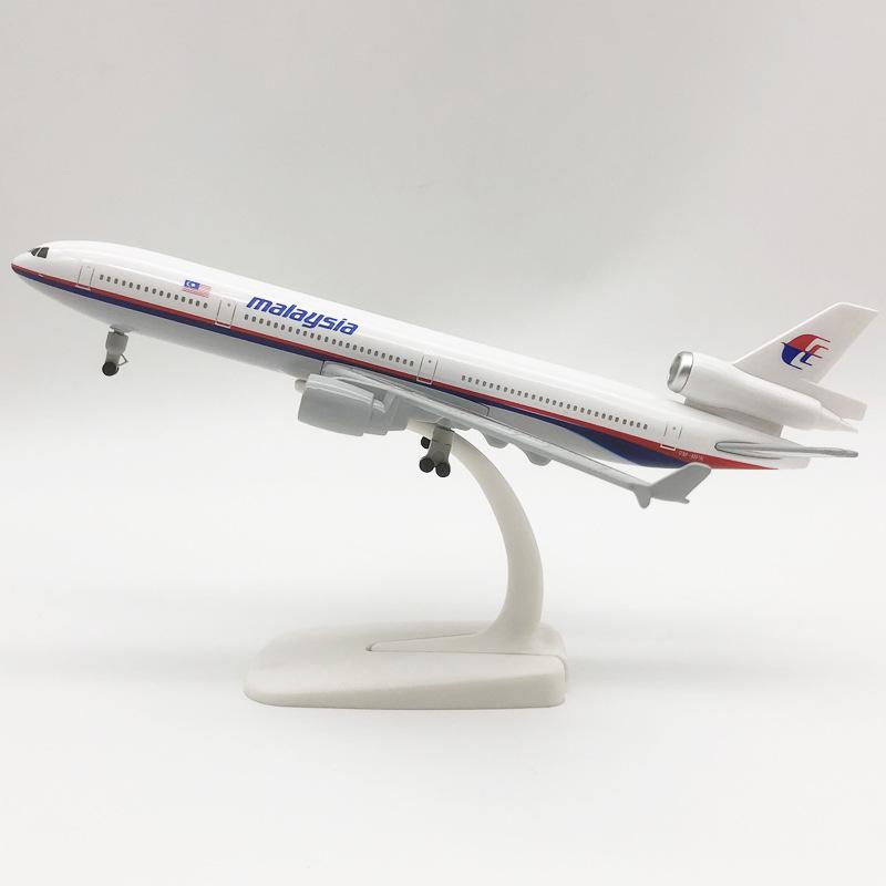 1/300 Scale 20cm Malaysia MD-11 Airplane Model Diecast Metal Airplane Model Toy Kit with Stand for Display Collection or Gift