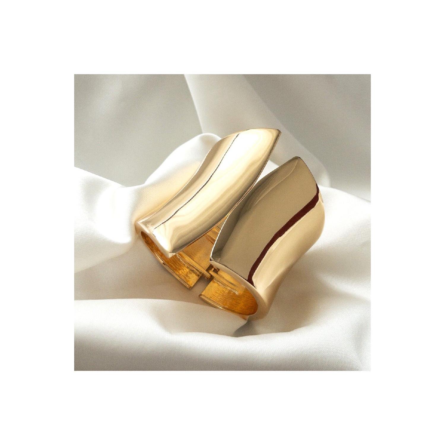 

Широкий браслет женский наручник в рубчик с асимметричной манжетой - 19 см