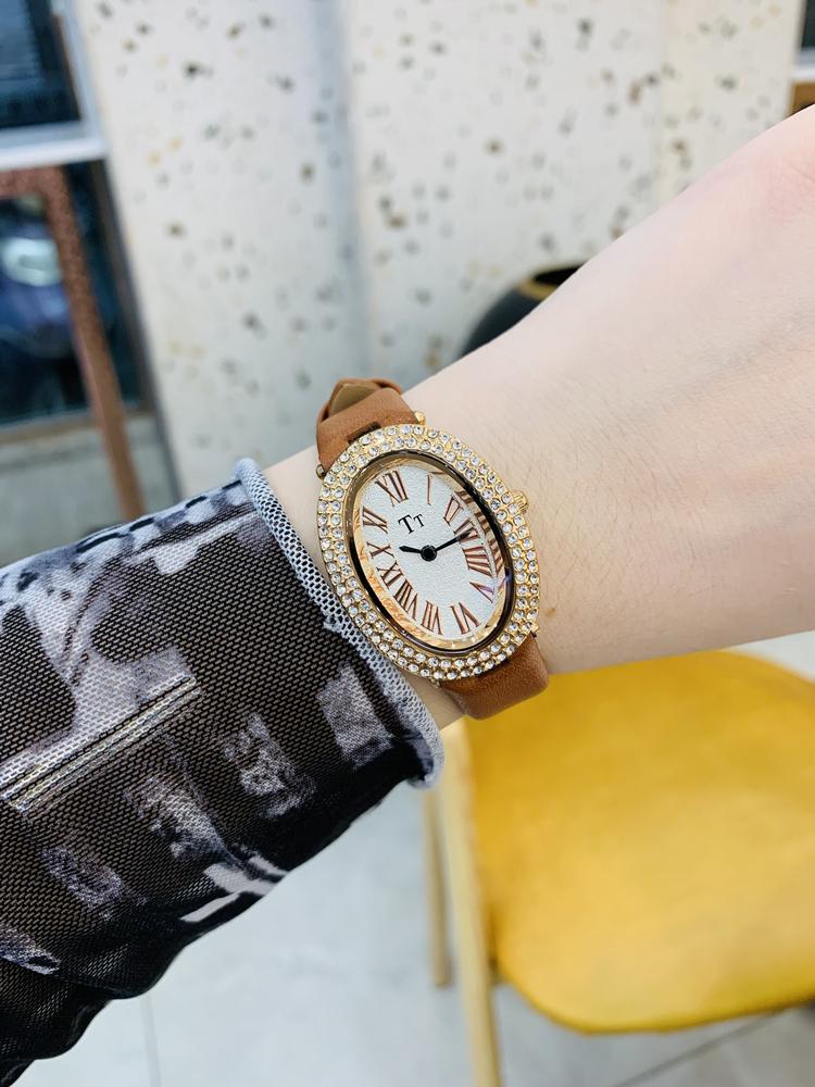 Oval-shaped women's watch with a vintage, luxurious feel and a high-end leather strap; fashionable quartz wristwatch.