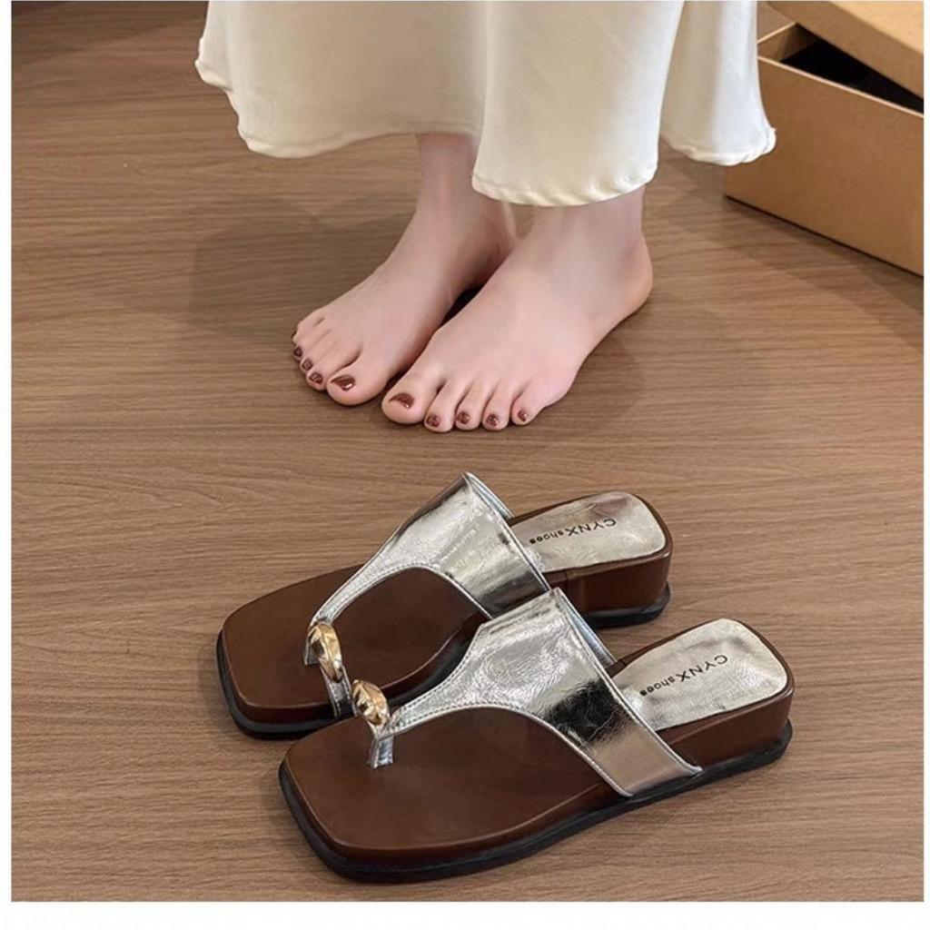 Pinch slippers women's summer outer wear 2025 new summer super fire French style with skirt flip-flops slope and cool slippers