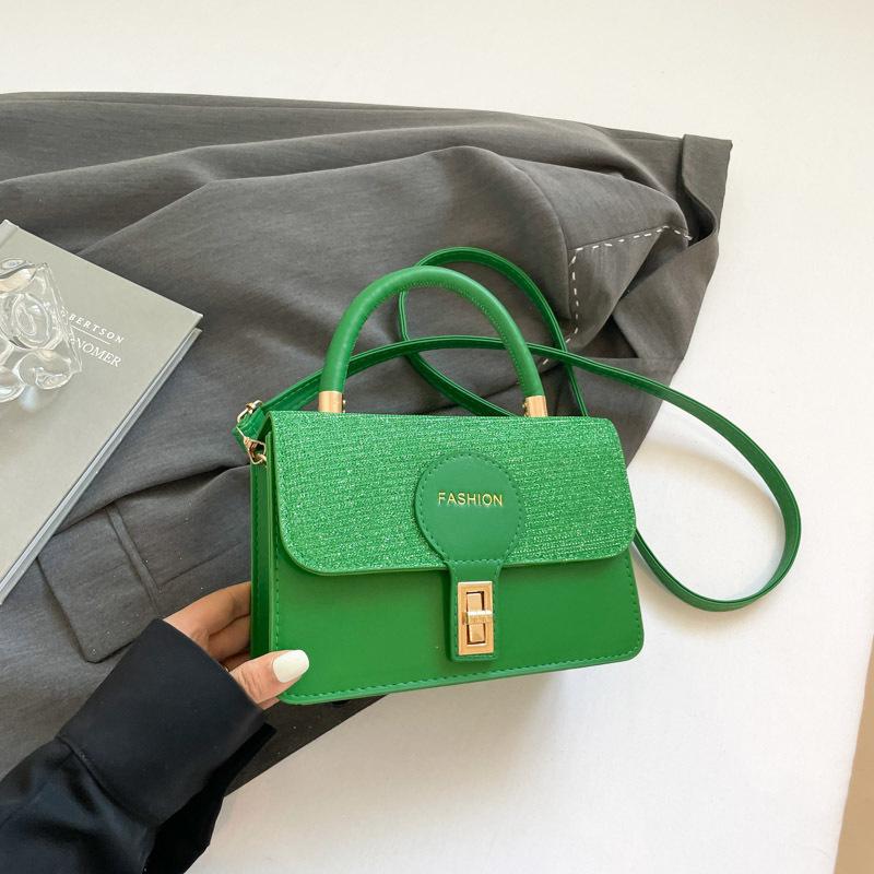 

Продвинутый сенс 2025 лето новый корейская версия модный тренд легкая роскошь универсальный зарубежный стиль цепочка на одно плечо кроссбоди маленькая сумка кросс зелёный