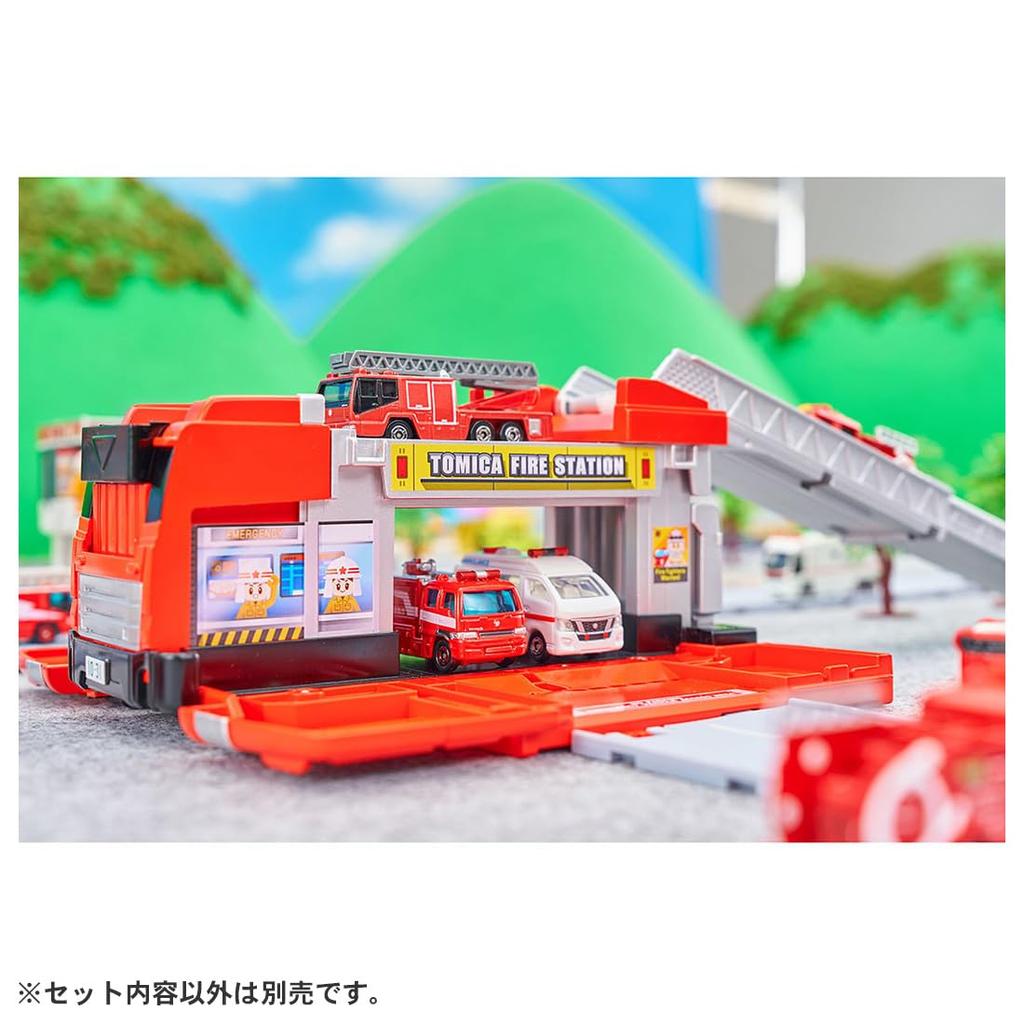 Takara Tomy Tomica Vehicle Town Transforming Ladder Fire Truck Tomica Miniature Car Toy for ages 3 and up (with car)