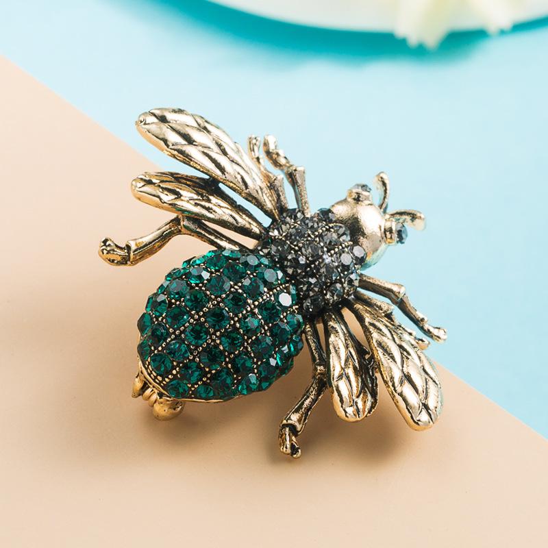 

SKEDS Vintage Exquisite Bee Rhinestone Brooches For Women Fashion Shiny Insect Brooch Pin Cute Badges Clothing Suit Corsage зелёный