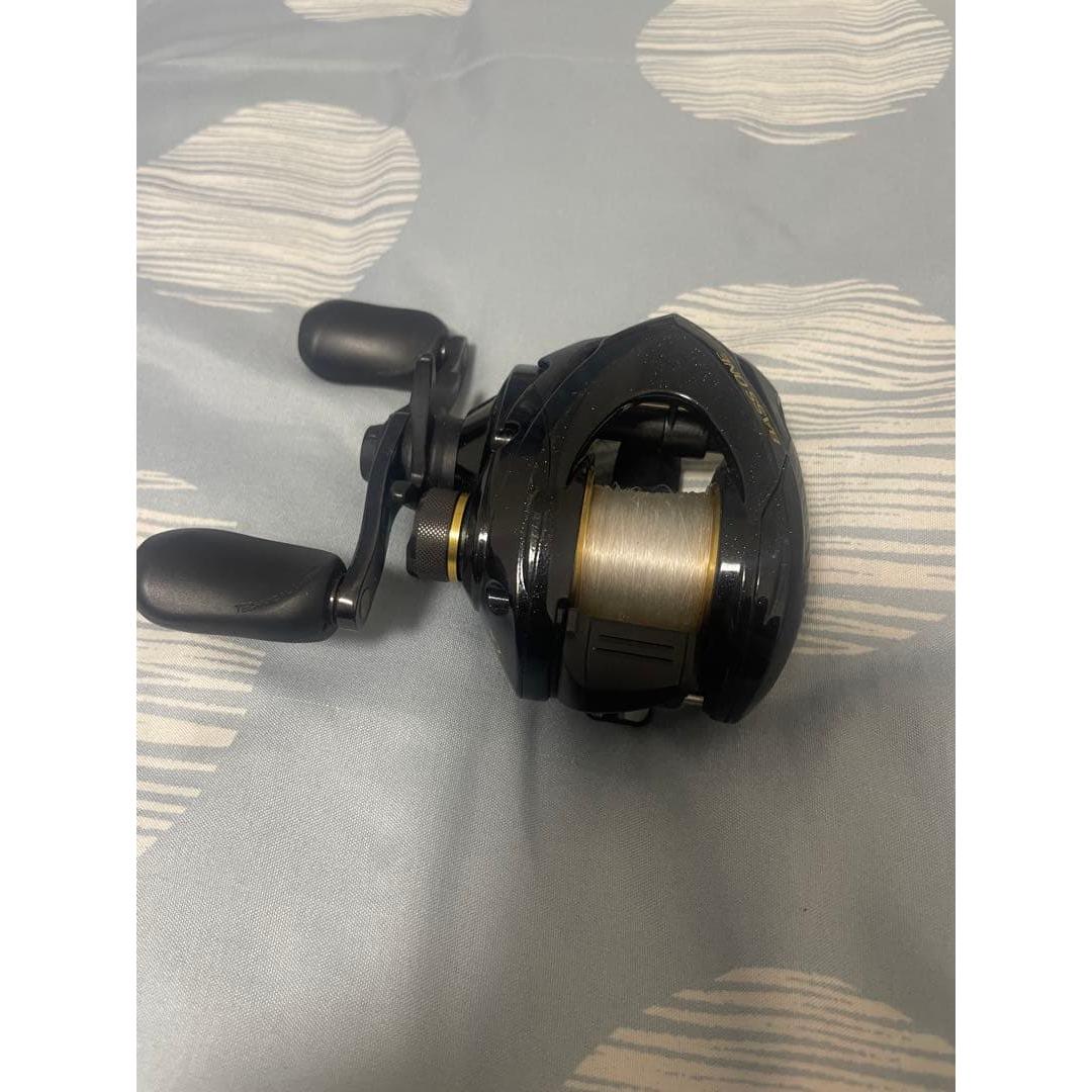 Used SHIMANO BASS ONE bait reel