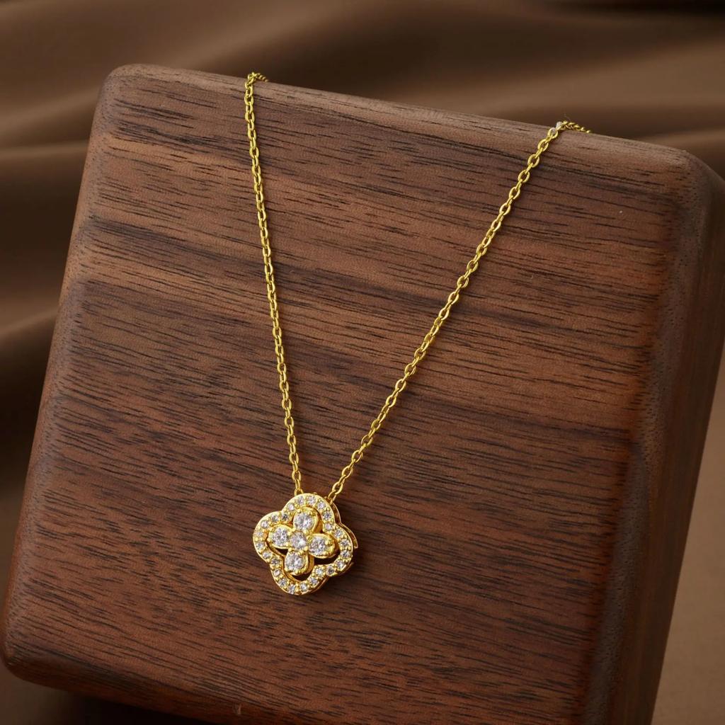 Classic Four-Leaf Clover Pendant Women's Necklace, Exquisite and Luxurious Fashion Collarbone Chain Jewelry