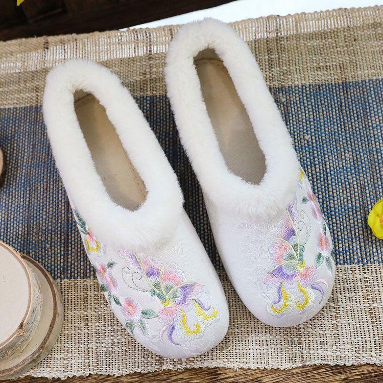 Women's Snow Boots Autumn New Plush Inner Lining Women's Cloth Shoes Retro National Style Low Heel Embroidered Shoes