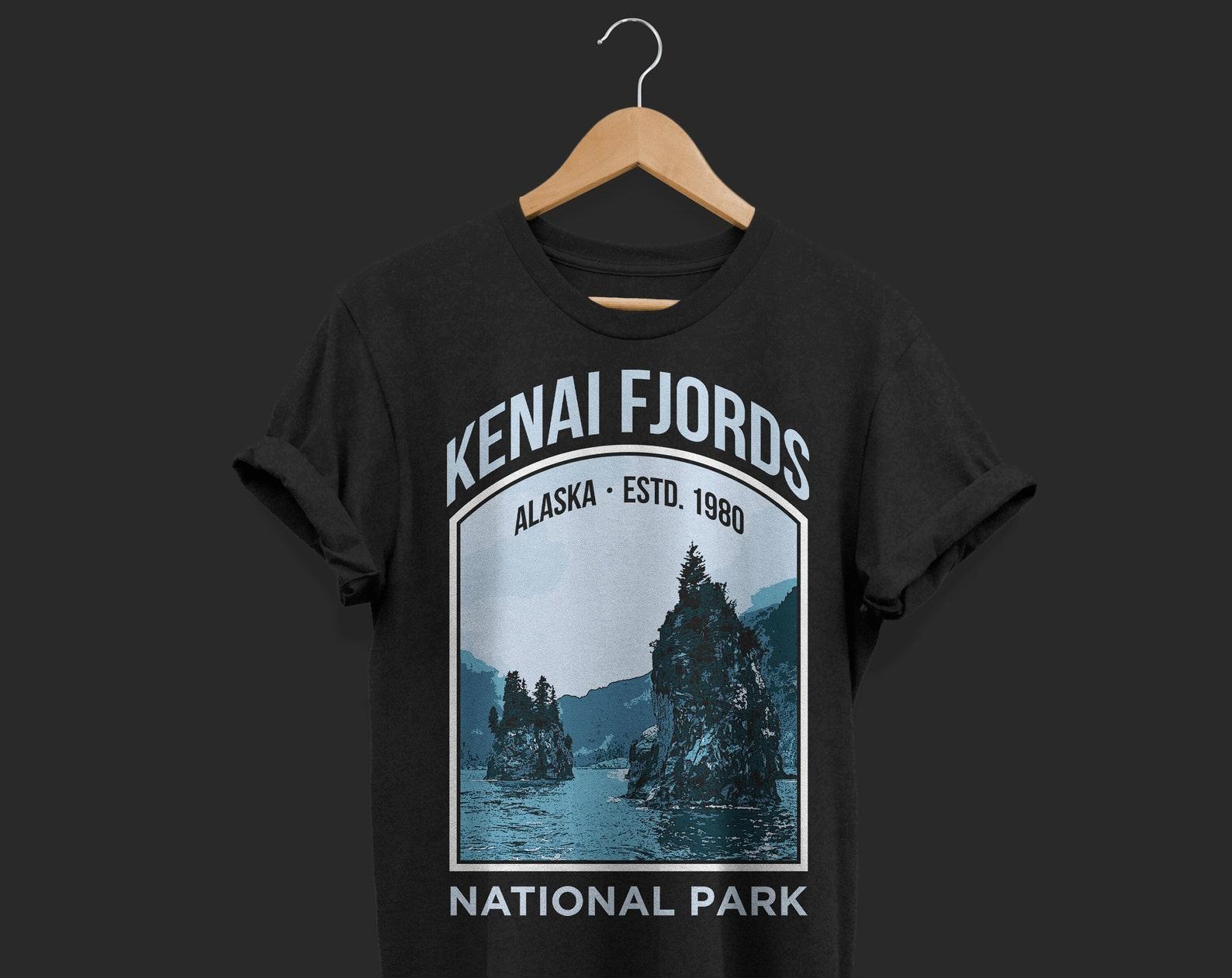 Kenai Fjords National Park US Puffin Bird T-Shirt, USA Alaska Parks Lover Gifts, Adventure Outdoors, Camping Hiking, U.S Backcountry Travel, 130