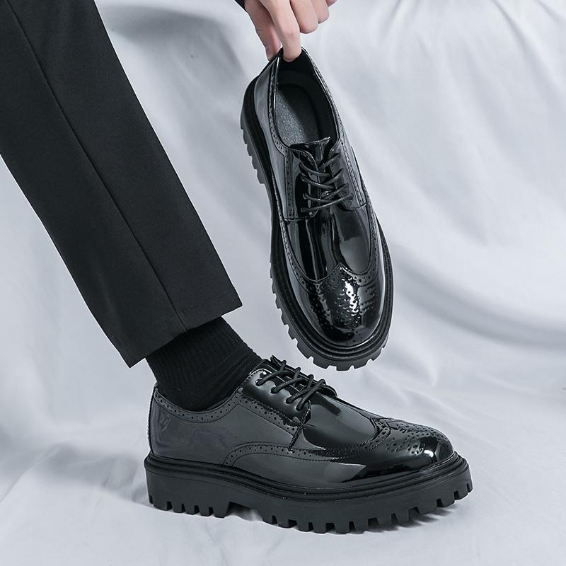 Studio kleine weiße Lederschuhe Britischer Stil Anzug dicke Sohle innere Absatzhöhung Muffin-Schuhe