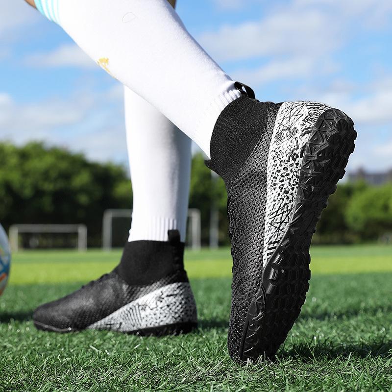 Nowe buty piłkarskie męskie dziecięce buty z korkami duży rozmiar wysokie do kostki uczniowie szkół średnich buty sportowe do treningu i na zawody