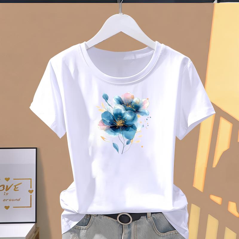 Cute and stylish women's short-sleeve T-shirt, perfect for summer daily trendy fashion.