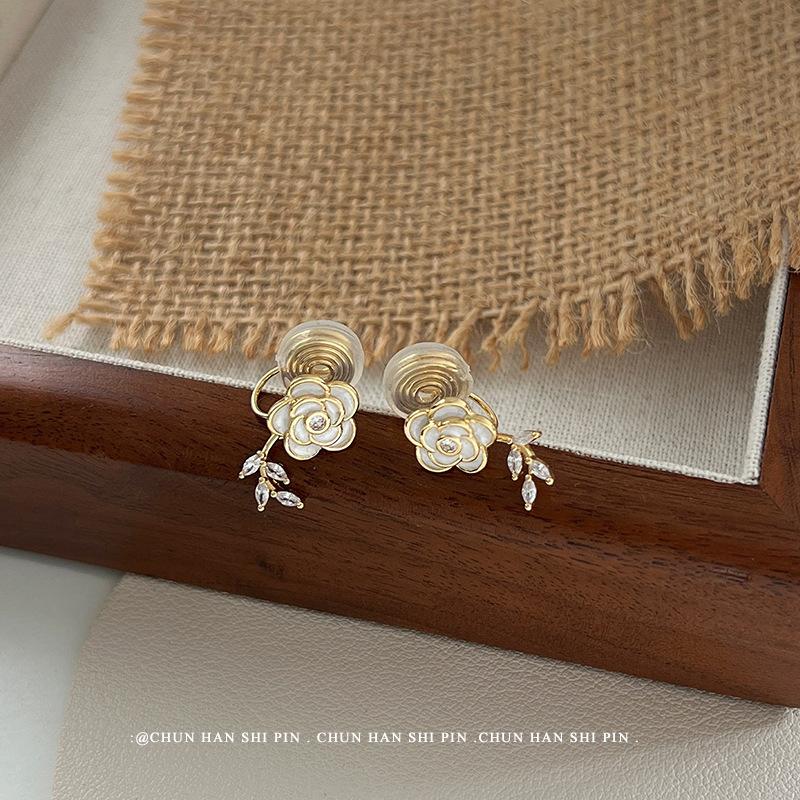 White camellia ear clips, simple zircon stud earrings, women s niche design, flower earrings, mosquito coil disc. 14k