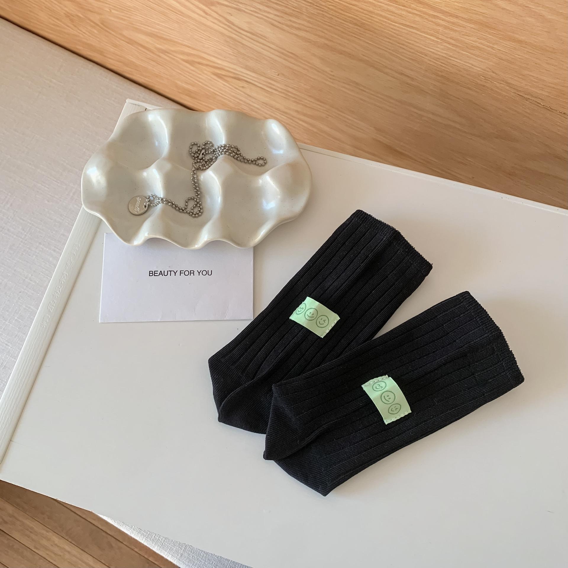 

Smiley Face Cloth Label Socks Women S Personality Fashion Sports Cotton Socks Comfortable Tube Socks College Style With Boken Shoes one size чорний