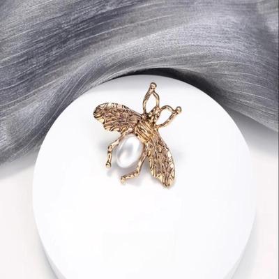 Broche Abeille Insecte Petite Abeille Simple Exquise Imitation Perle Rétro Personnalisée Accessoires Vêtements Manteau Femmes